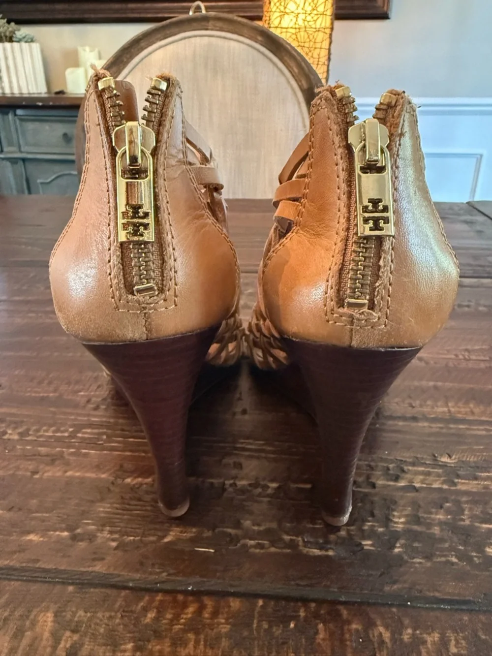 Tory Burch Woven Leather Wedge Sandals in Tan, size 8 - Picture 3 of 8